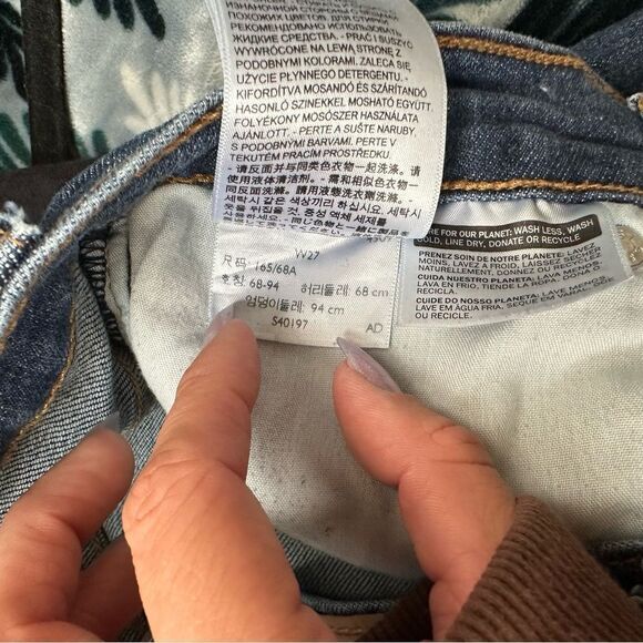 Levi’s the wedgie skinny slightly cropped distressed hem jeans-very flattering - Picture 13 of 14